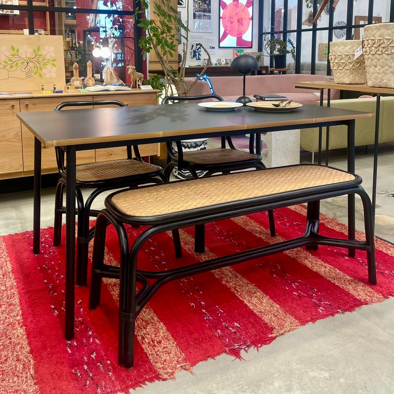 T dining table BLACK