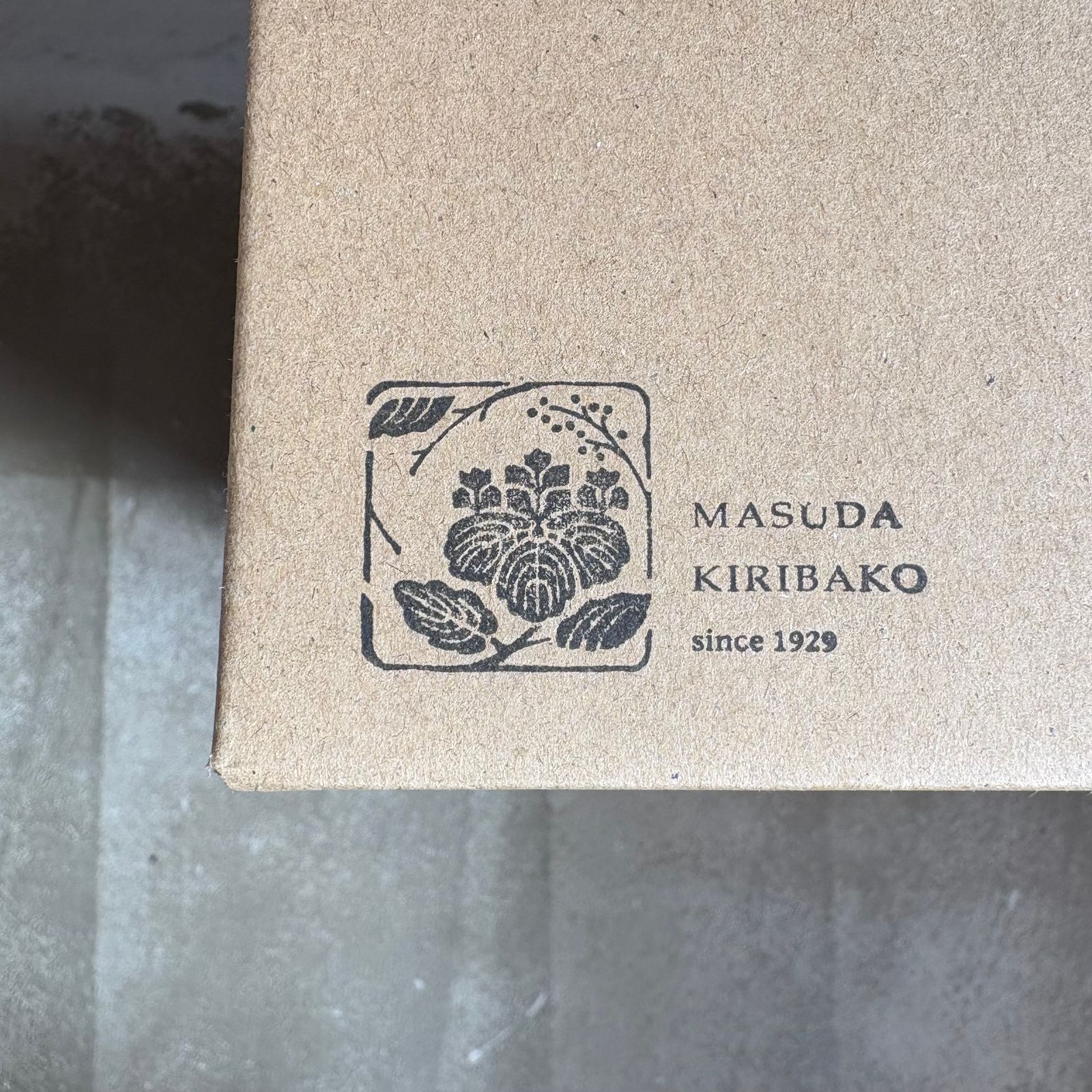 桐箱米びつ【kome-bitsu】 / 増田桐箱店 / 米櫃 10キロ / ライスストッカー