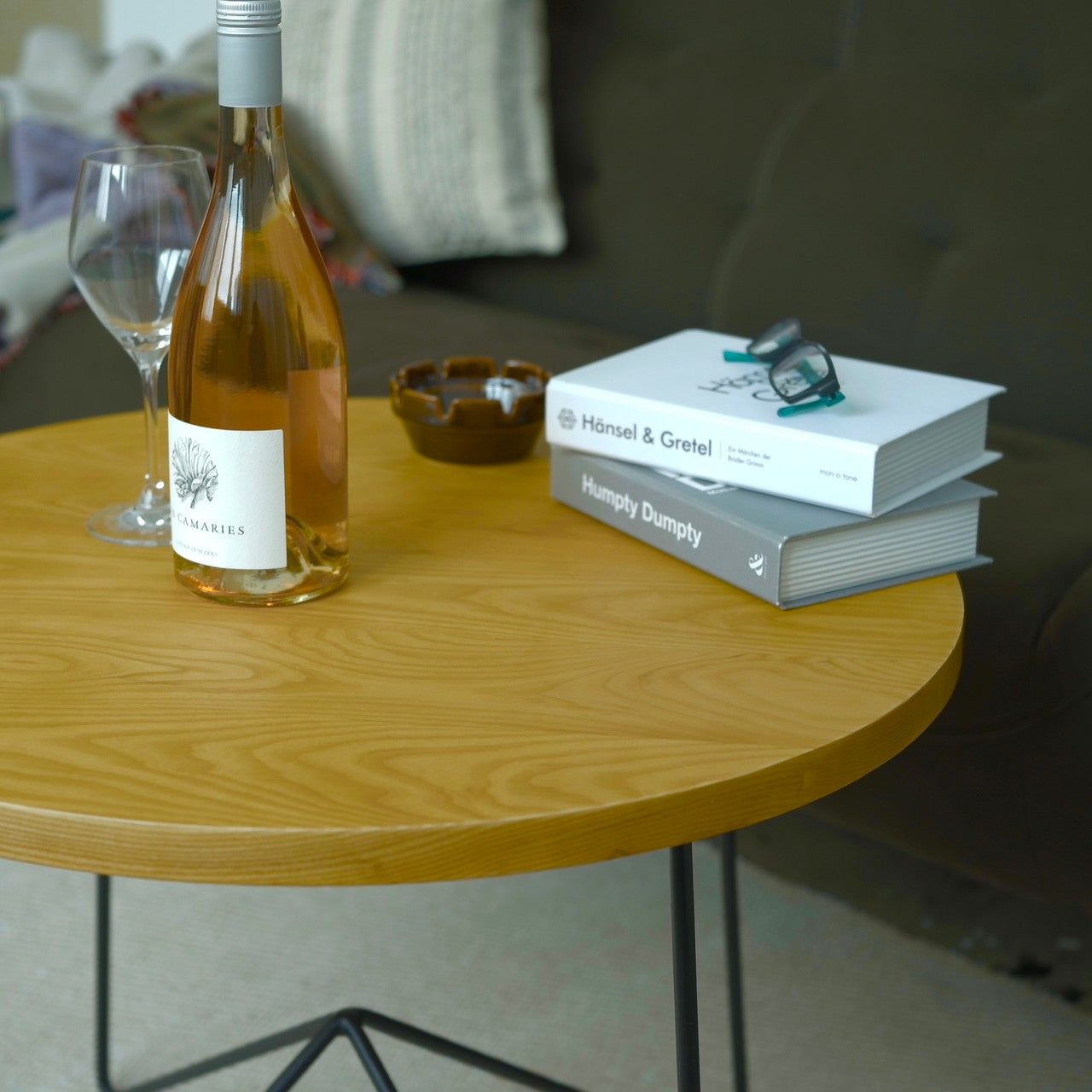 TH Ash table