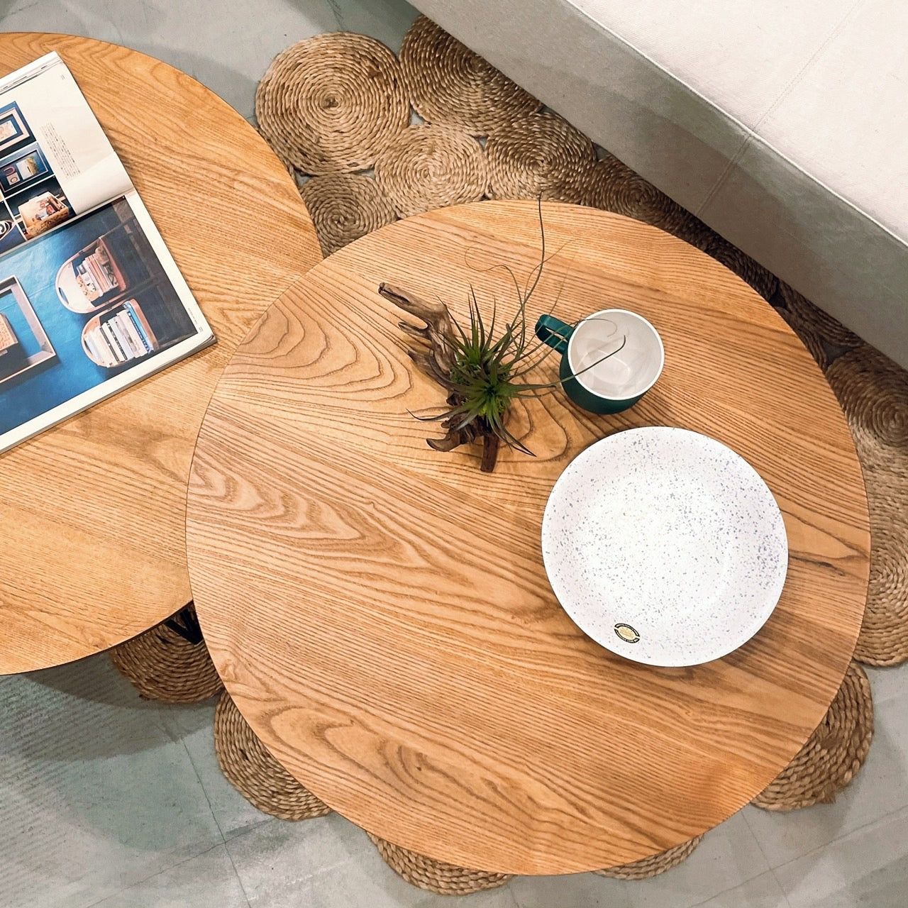 TH Ash table