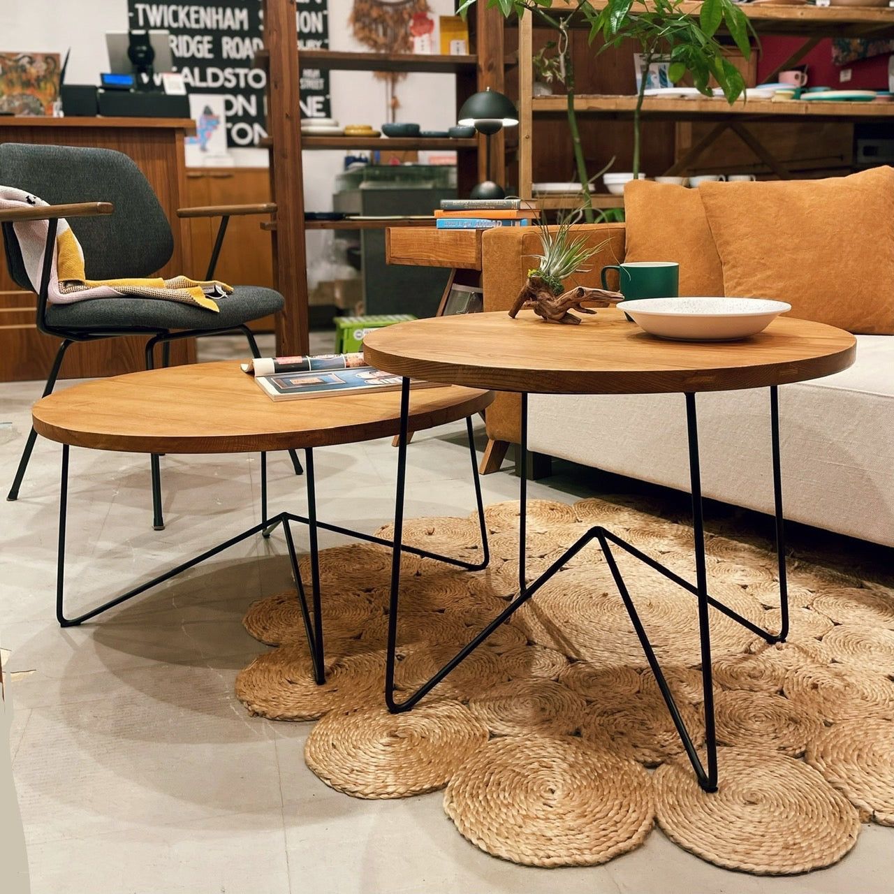 TH Ash table