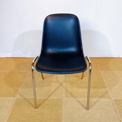 season17-1 / Stacking Chair