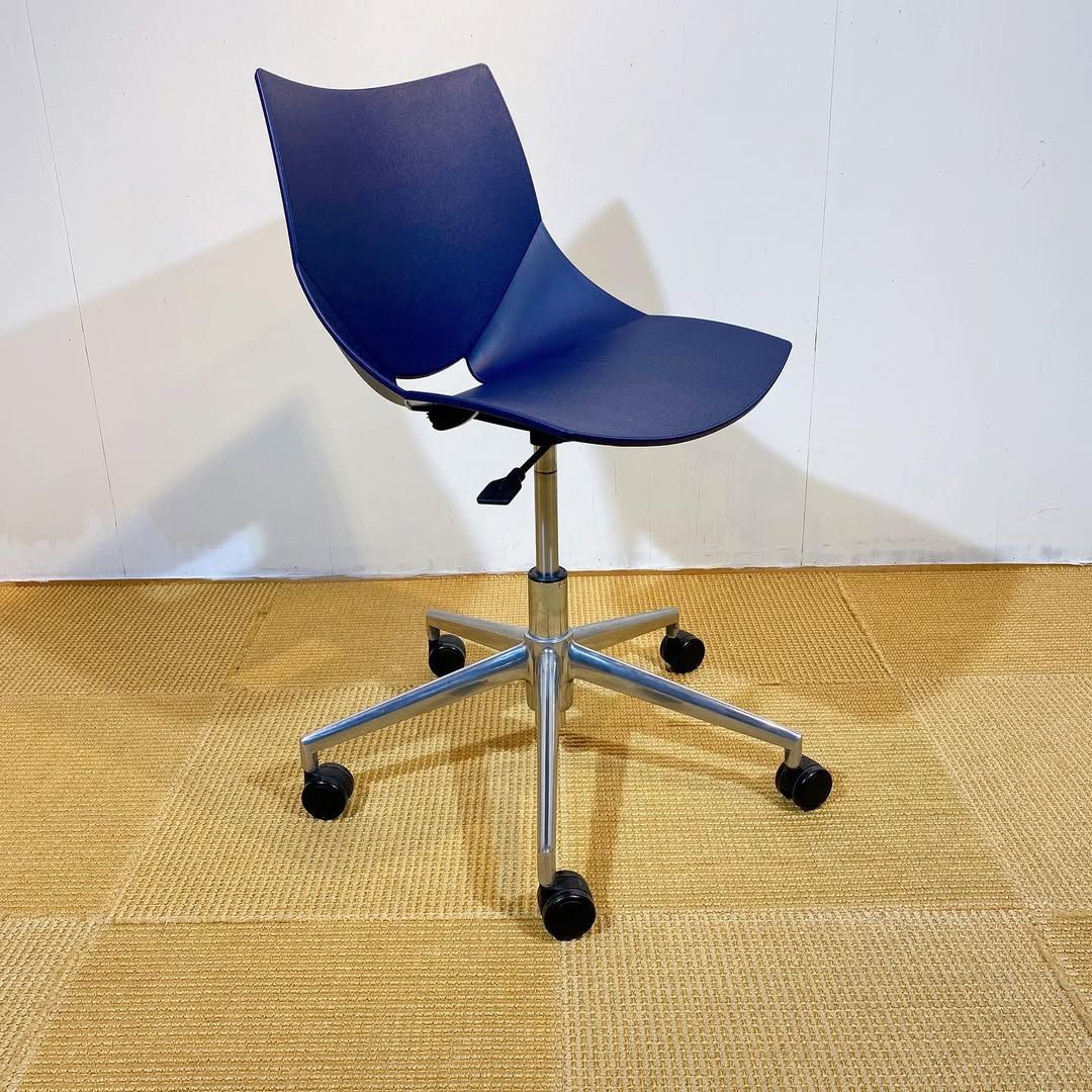 season14-3 / Koska Swivel X Chair
