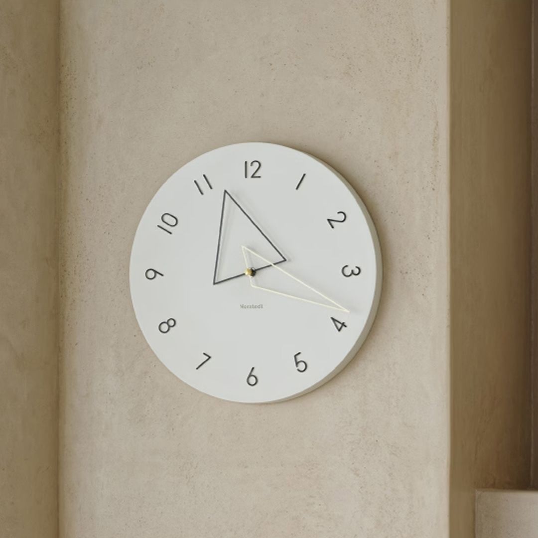 kolmio / コルミオ (壁掛け時計) アイボリー