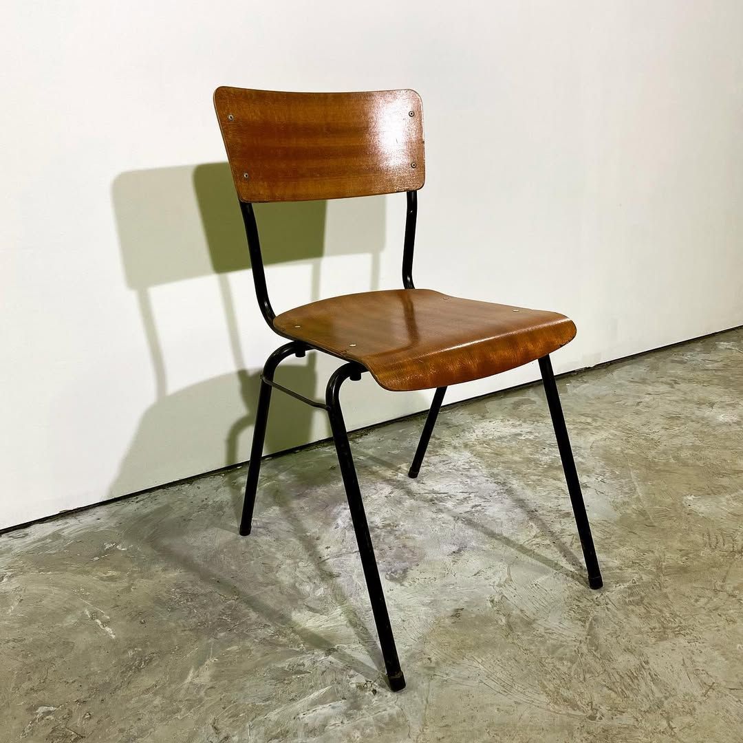 season5-2 / school chair