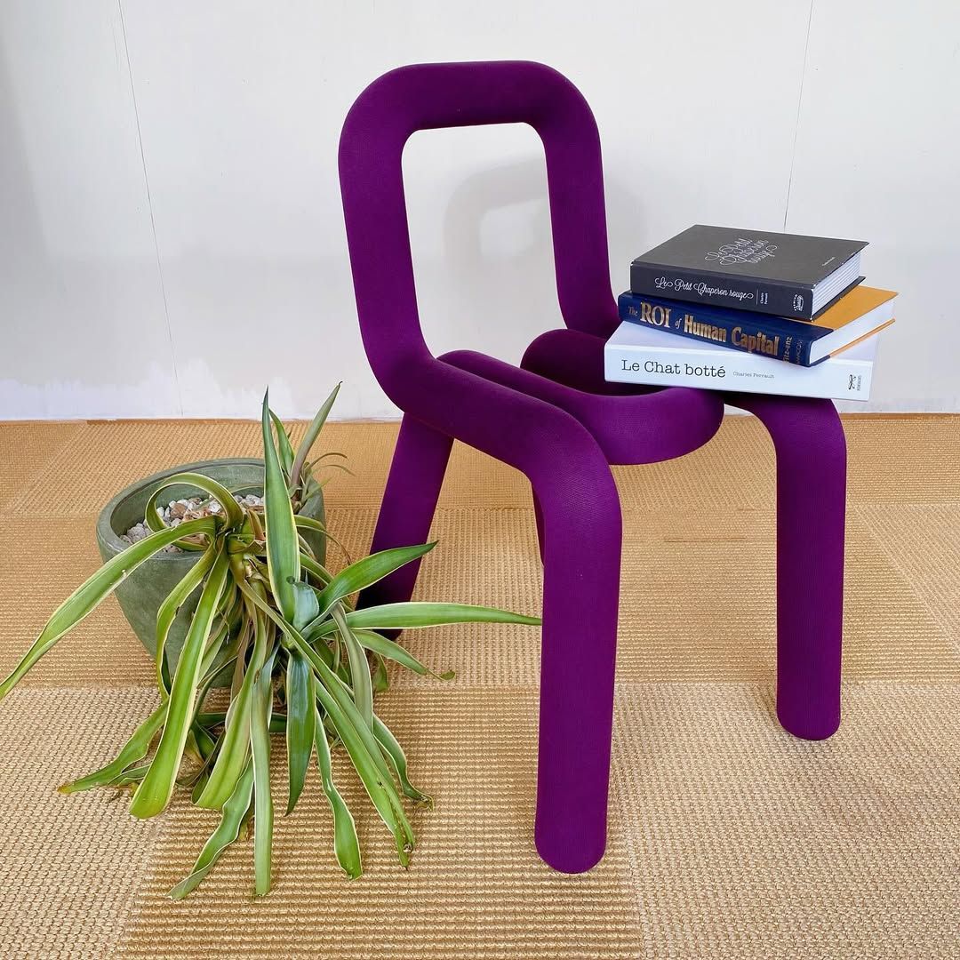 season30-1 / Mustache Chair / purple