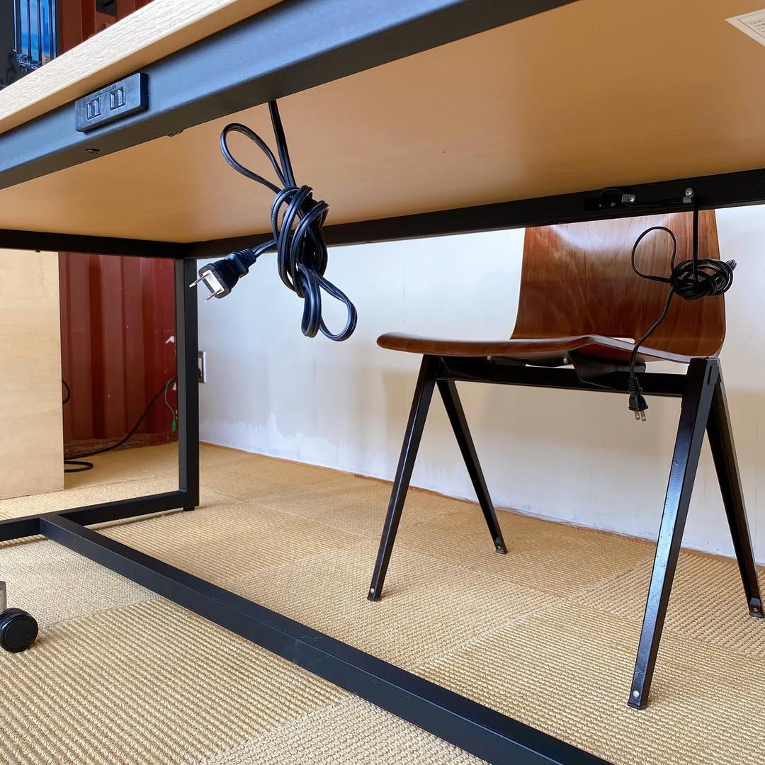 season19-1 / Meeting Table