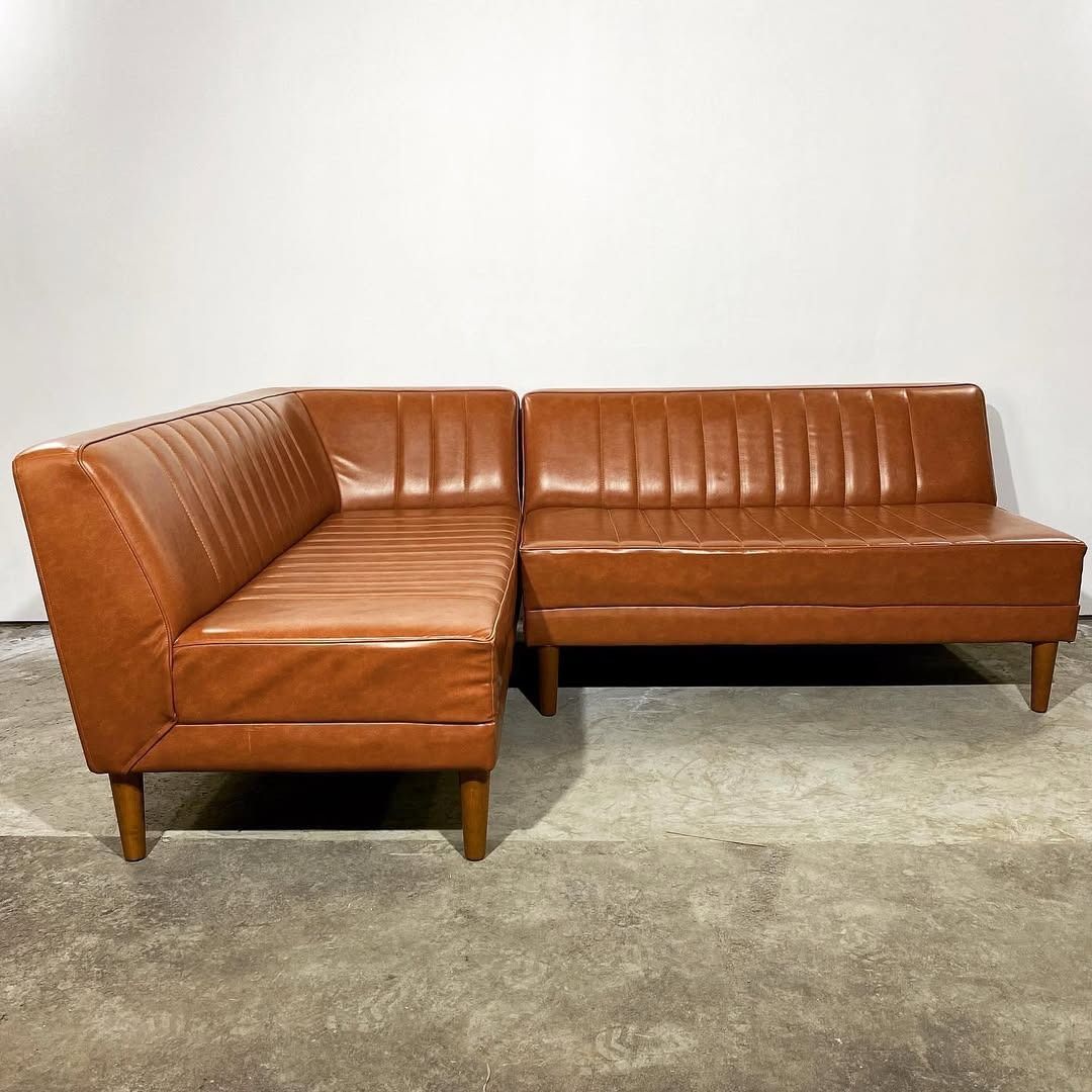 season3-6 / center sofa