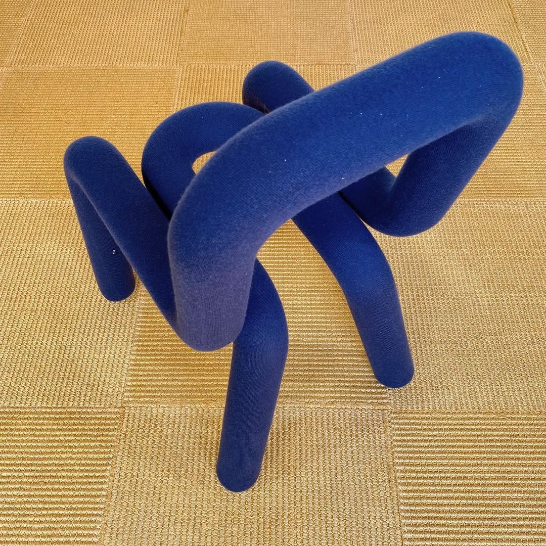 season10-3 / Mustache Chair (BL)