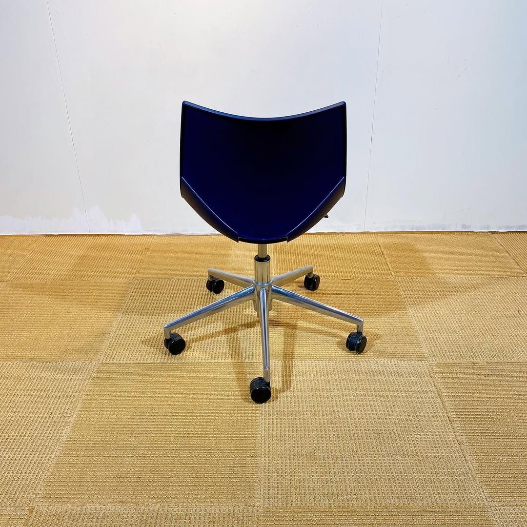 season14-3 / Koska Swivel X Chair