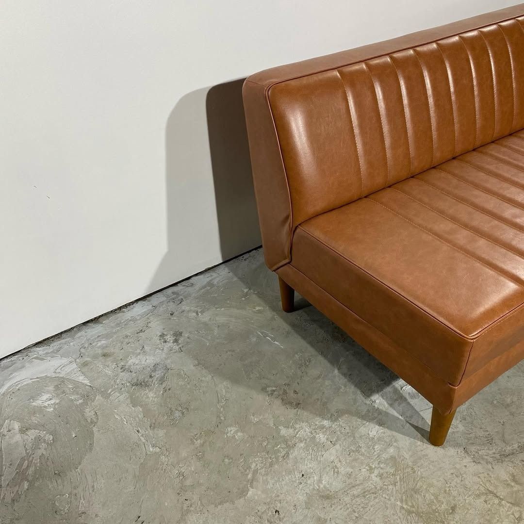 season3-6 / center sofa