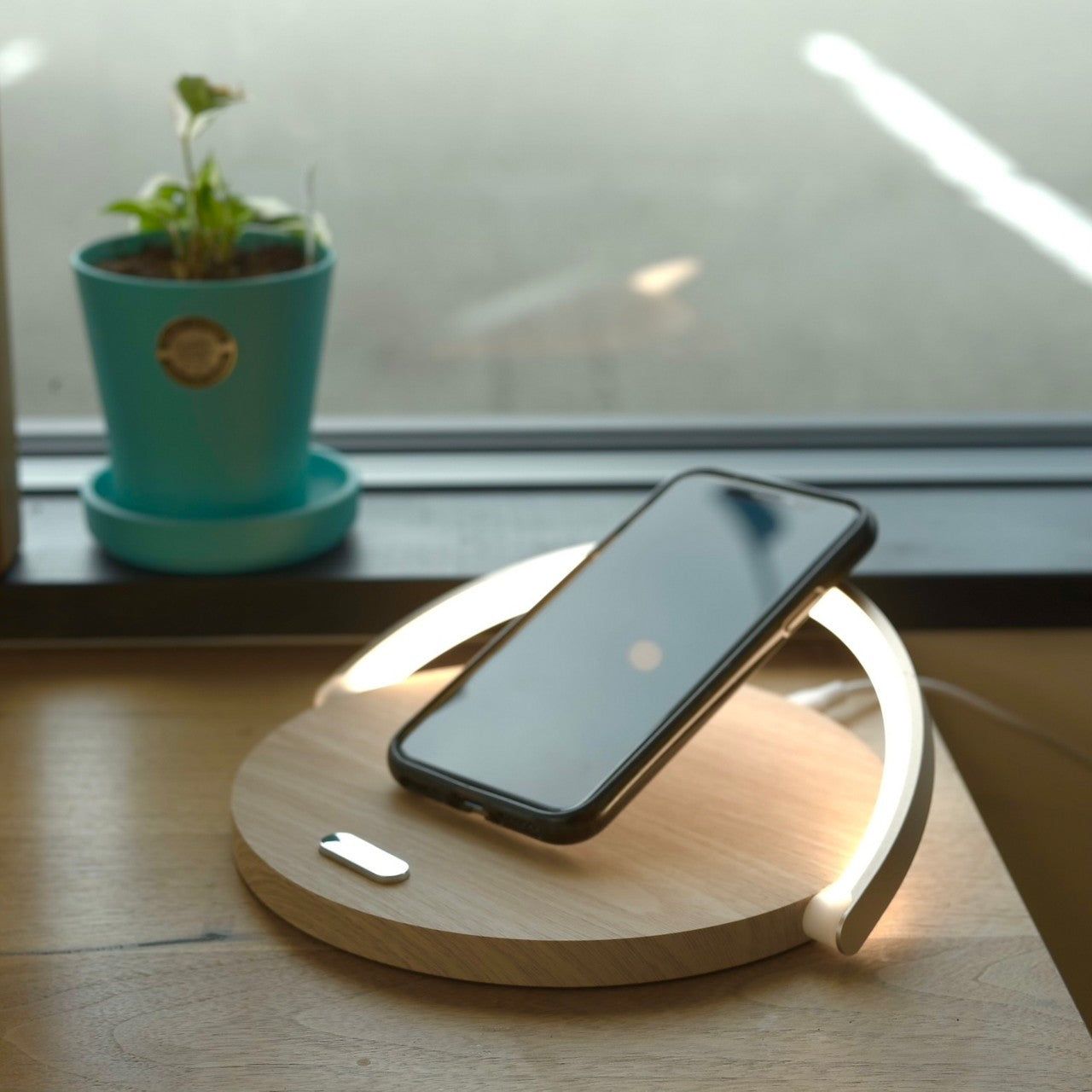 opt! charger stand light