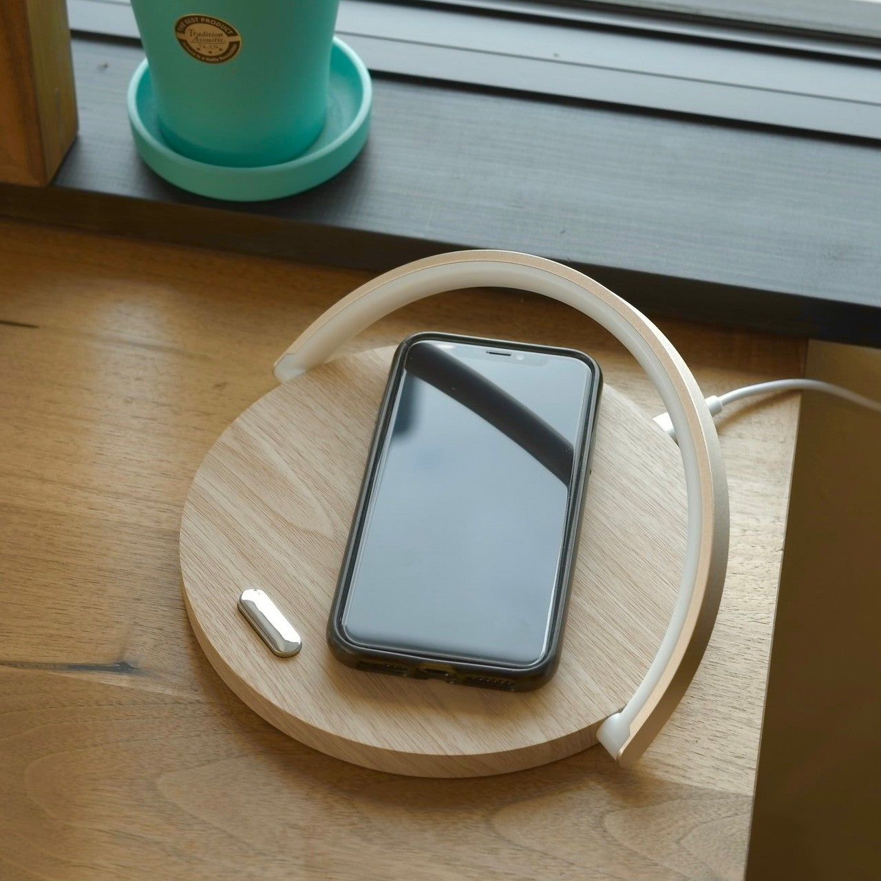opt! charger stand light