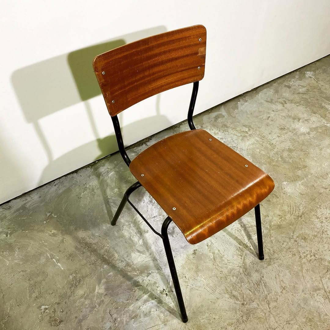 season5-1 / school chair