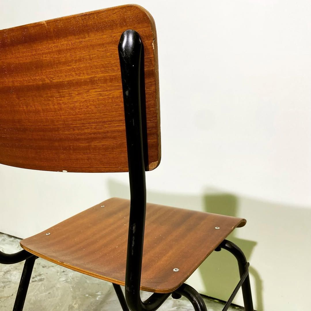 season5-1 / school chair
