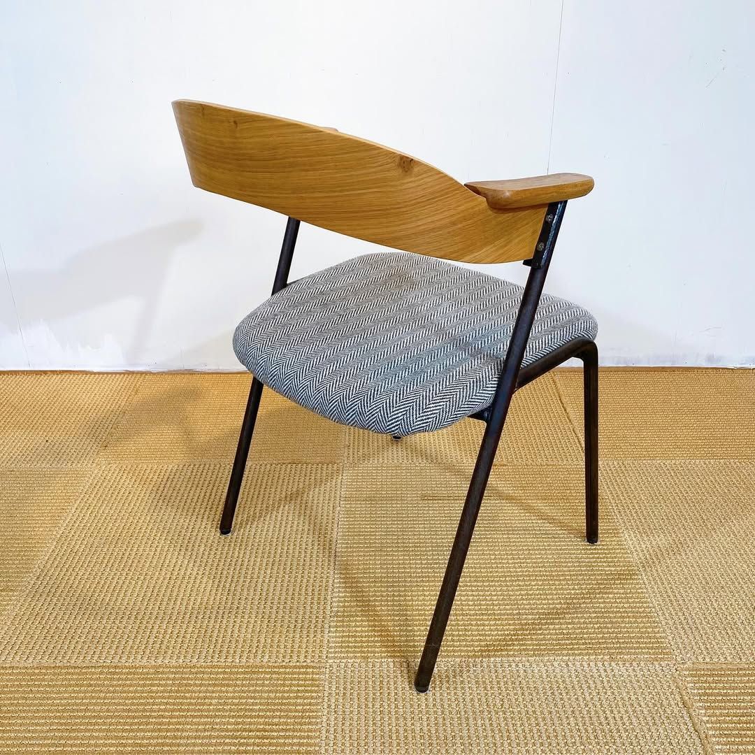 season29-4 / Chair