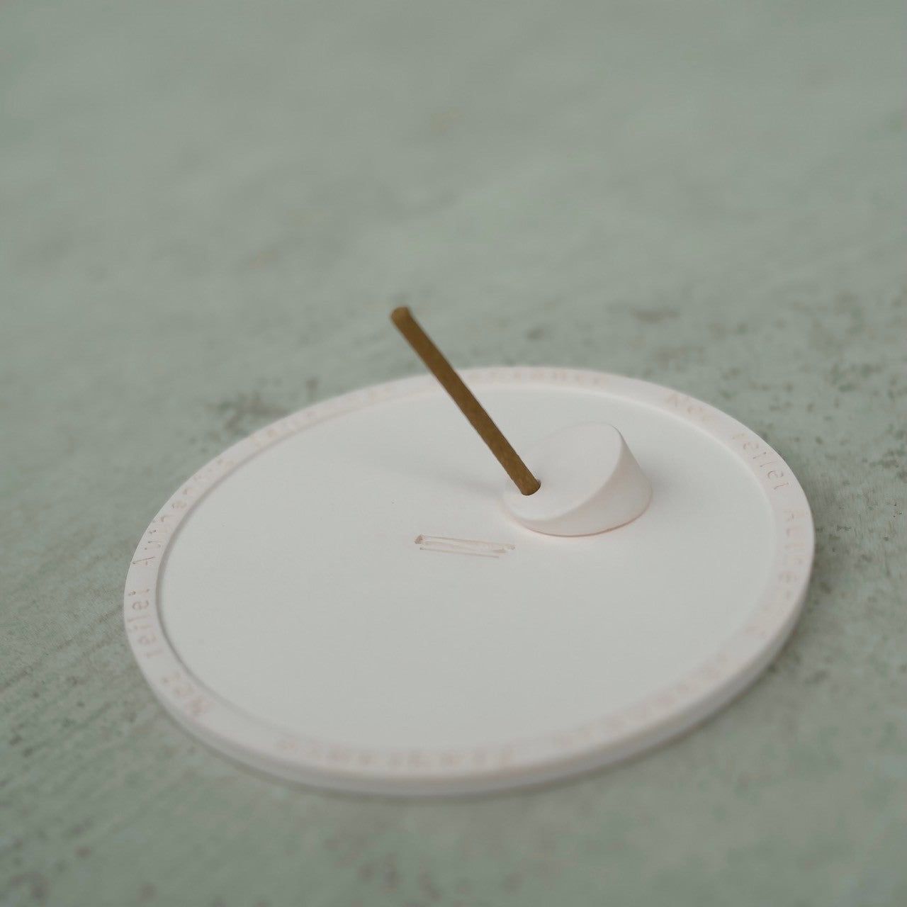 incense plate Nez