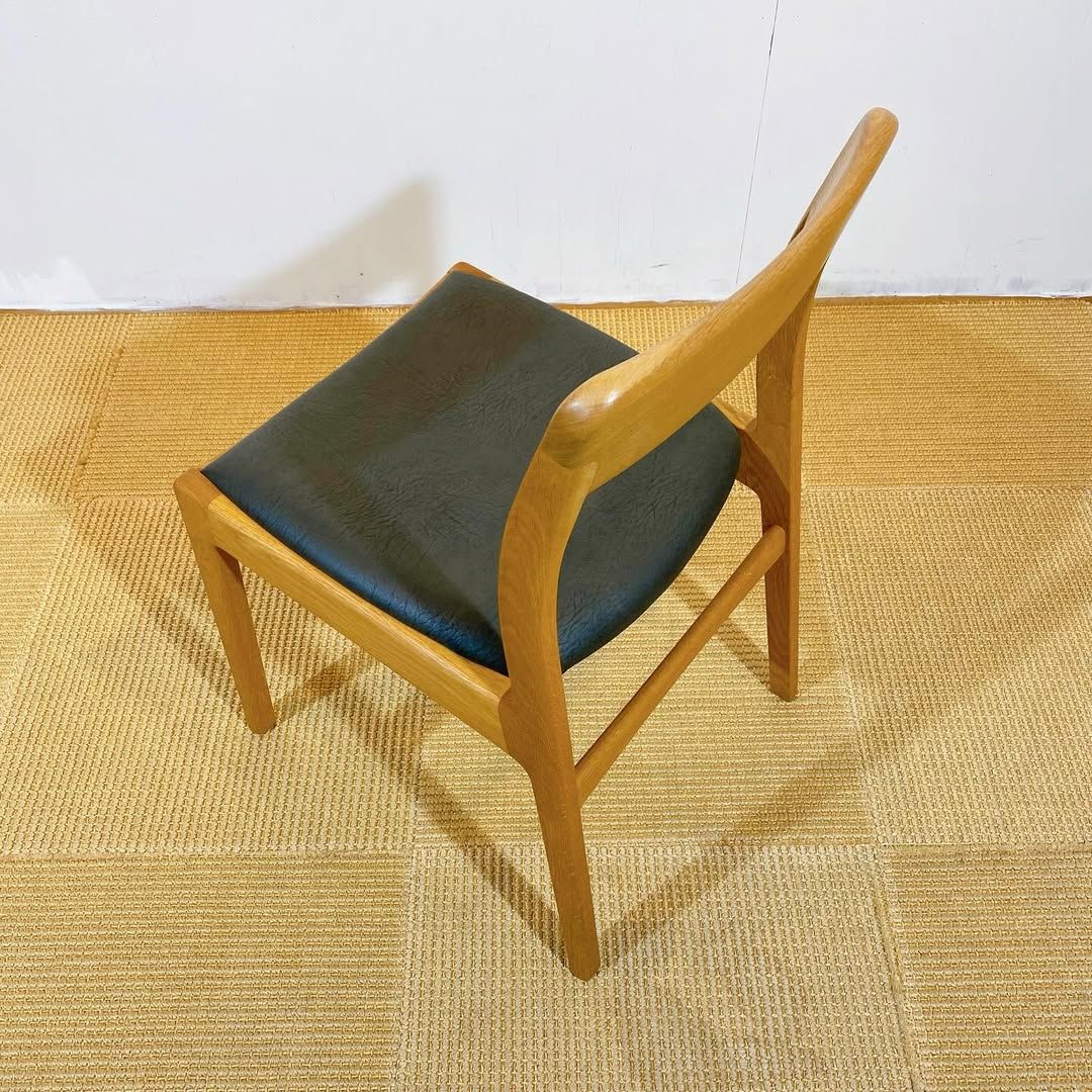season37-3 / Chair