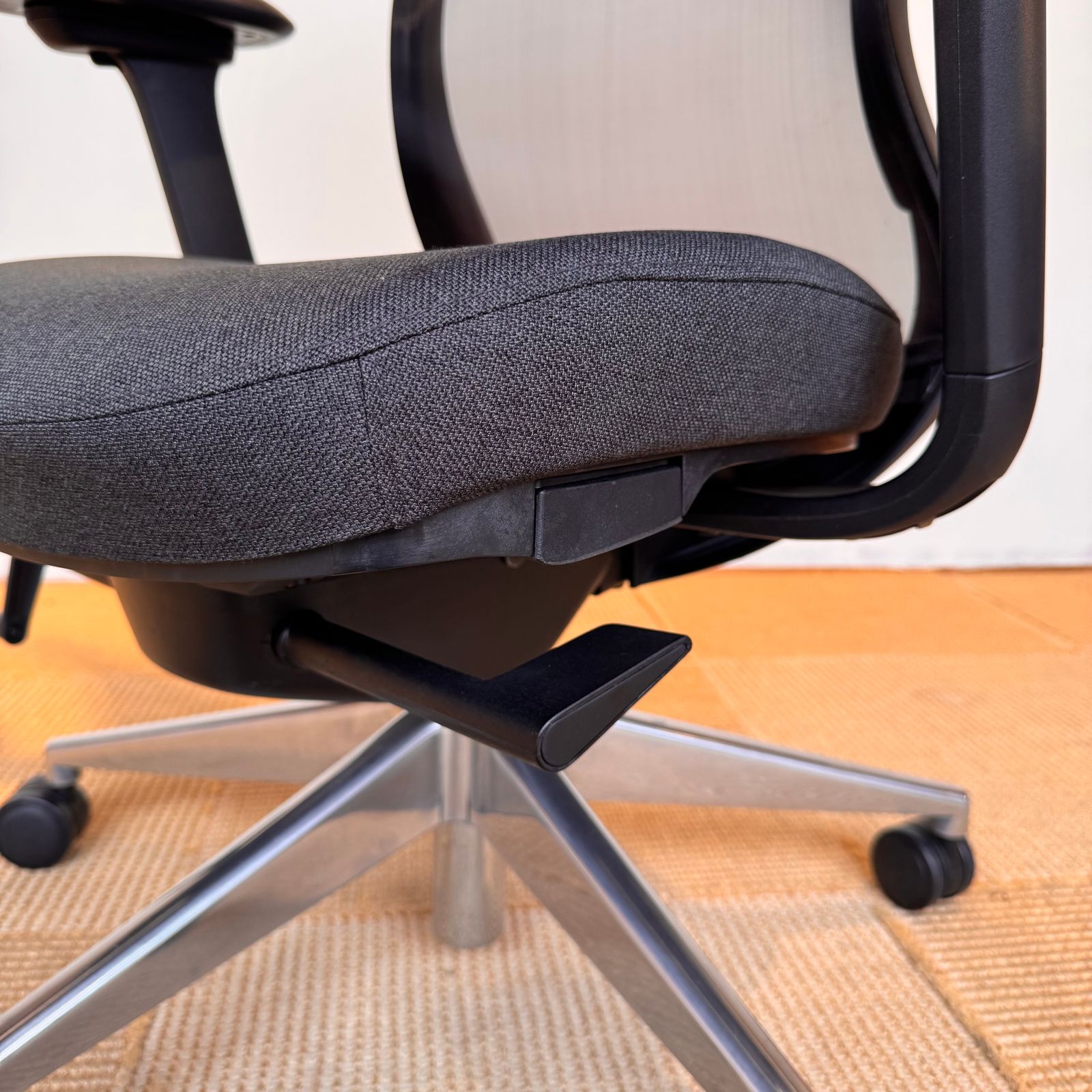 season57-1 / オフィスチェアAIR A-03E (ブラック)