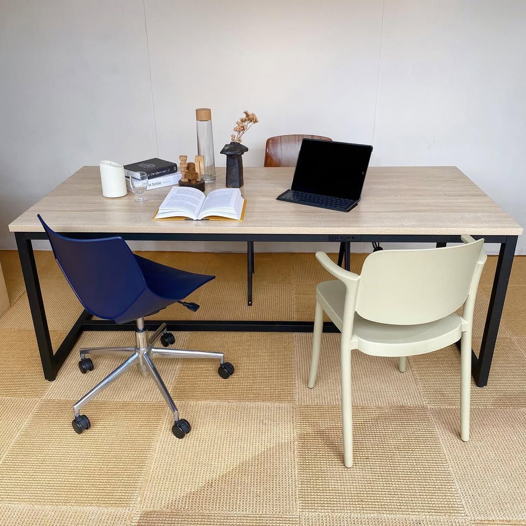 season19-1 / Meeting Table