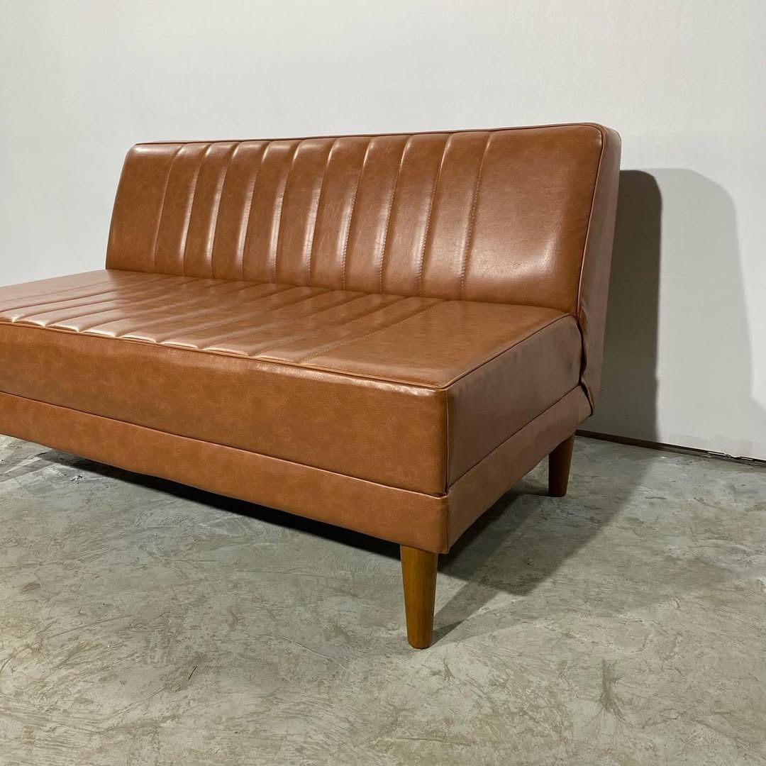 season3-6 / center sofa