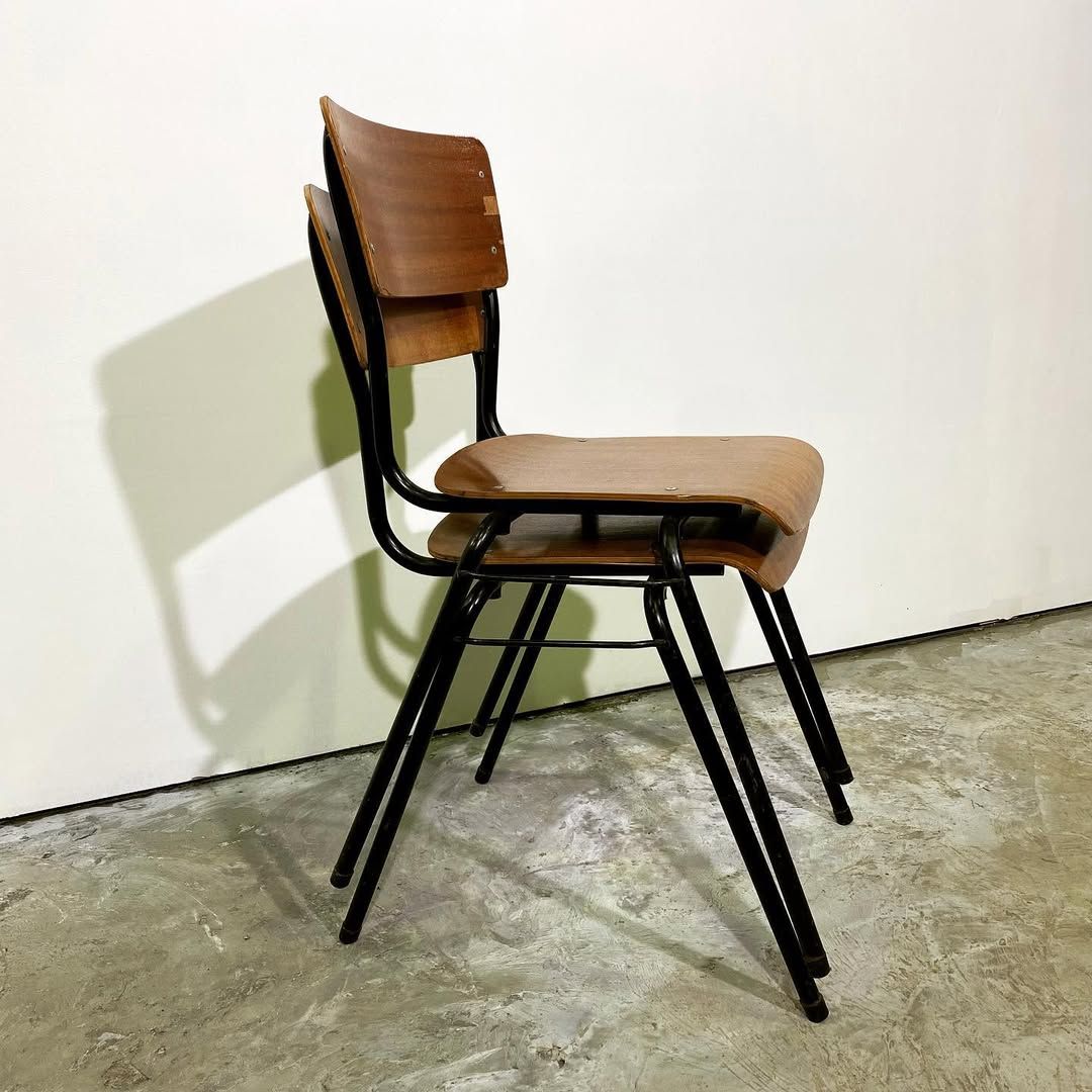 season5-2 / school chair