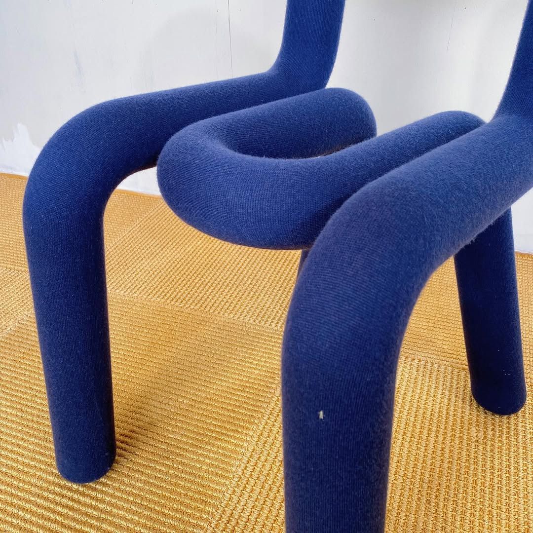 season10-3 / Mustache Chair (BL)