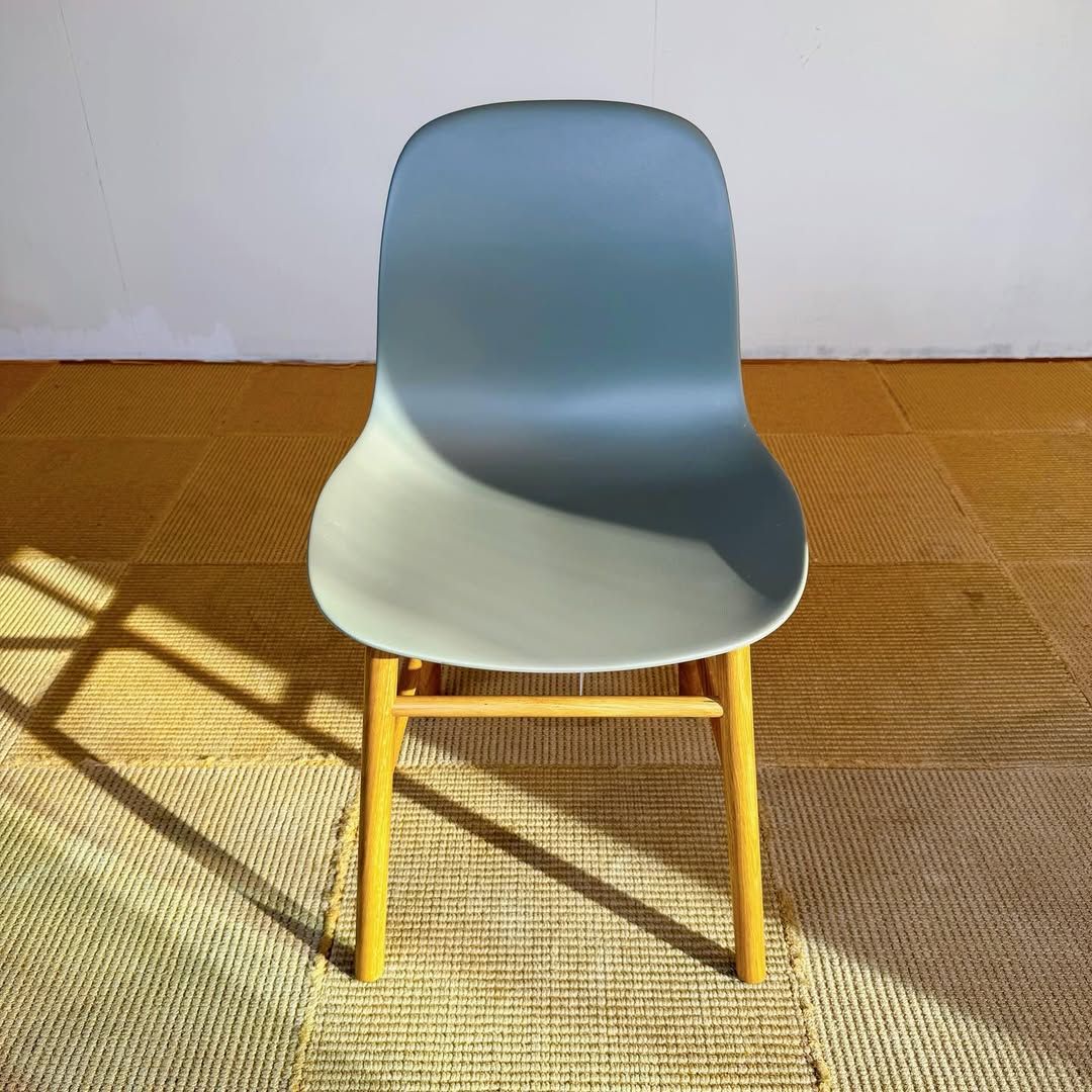season45-6 / デザイナーズチェア / Form Chair（Normann Copenhagen）