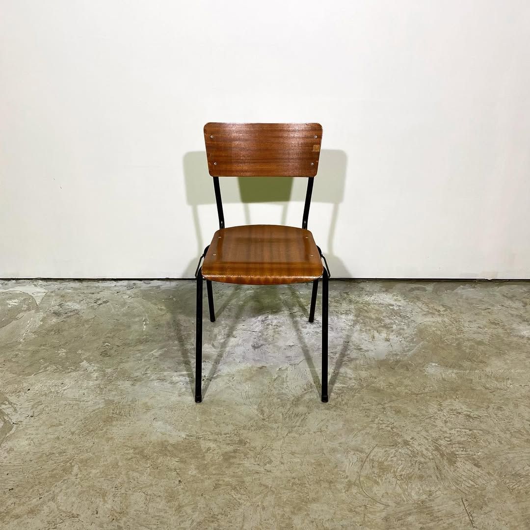 season5-1 / school chair