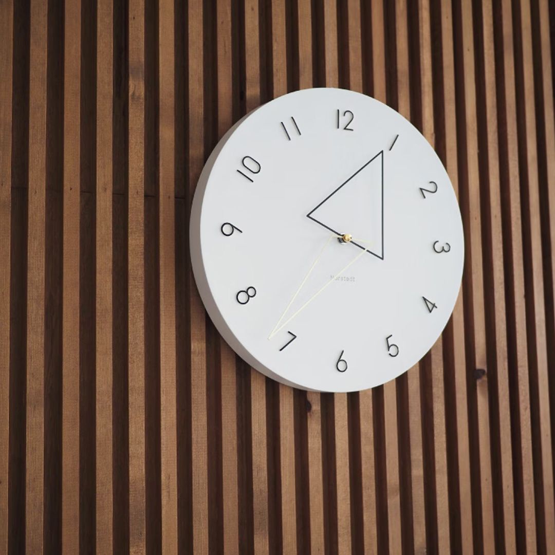 kolmio / コルミオ (壁掛け時計) アイボリー
