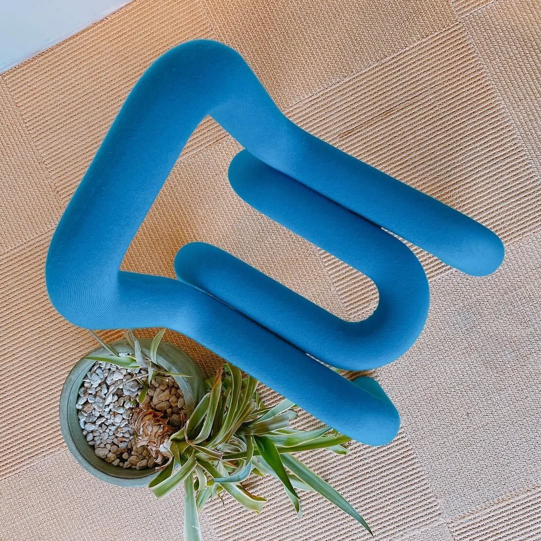 season30-2 / Mustache Chair / turquoise blue